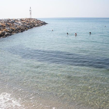 Pansion Alexandros By The Sea Aparthotel Nea Skioni Luaran gambar