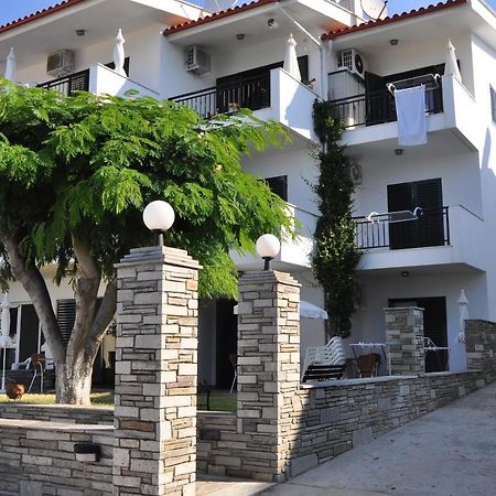 Pansion Alexandros By The Sea Aparthotel Nea Skioni Luaran gambar